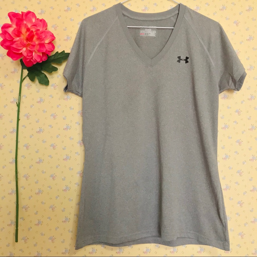Under Armour Gray V-Neck Shirt Size M